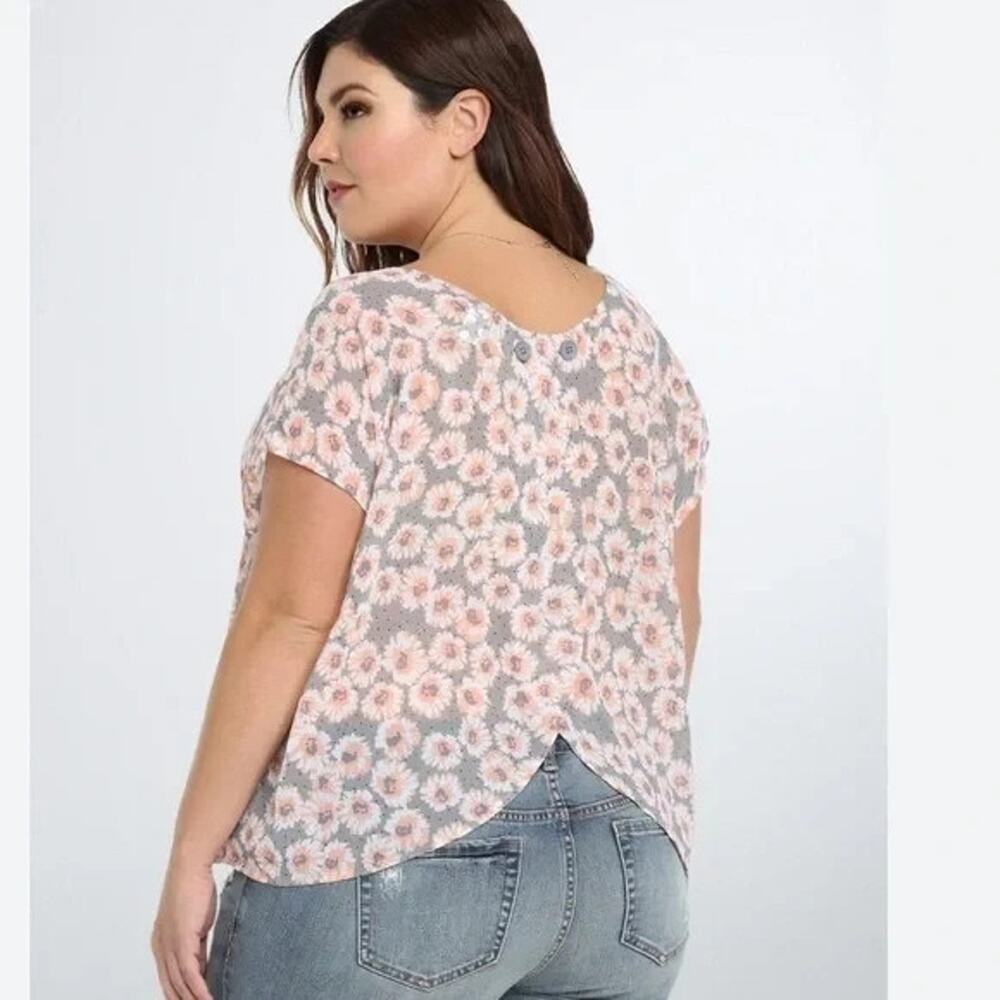 ✨2/$20 Torrid Floral Sheer Chiffon Pleated Tulip Back Blouse Top Plus Size 2 2X - Picture 6 of 7